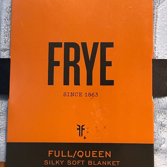 NWTS FRYE  Silky Soft Baby Blue Full / Queen 90" X 90" Plush Blanket - Picture 2 of 7